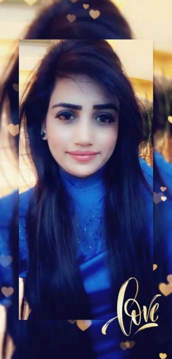 Hina Khan — 2 / 3