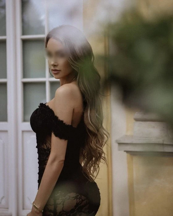 Lana Beth — 2 / 5