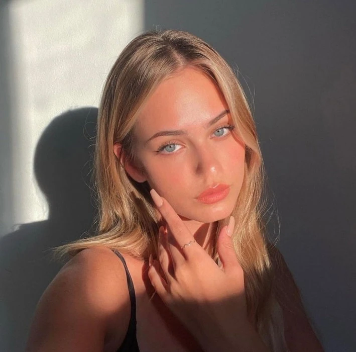 Polina — 2 / 3