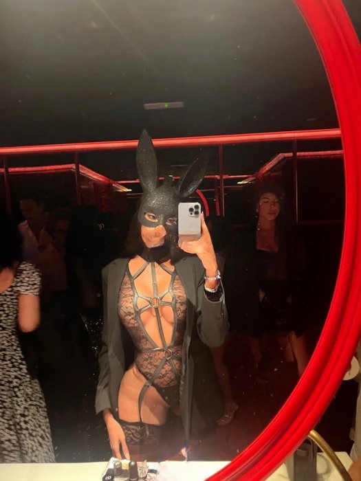 Melania — 6 / 12