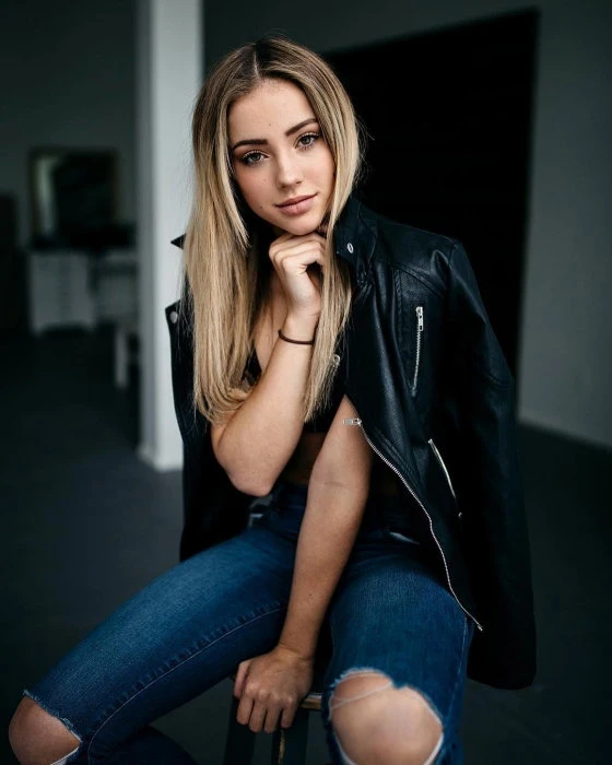 Nika — 3 / 4