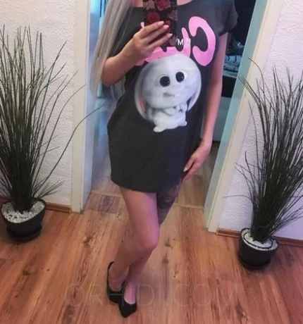 Deutsche Dame für Neuanfänger (echt/privat/diskret) — 18 / 23