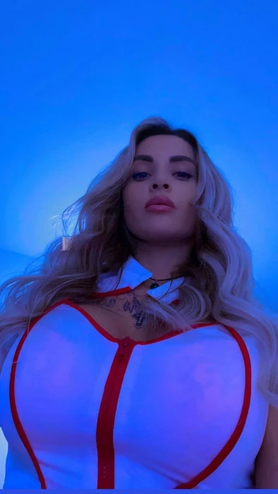 Milana — 6 / 9