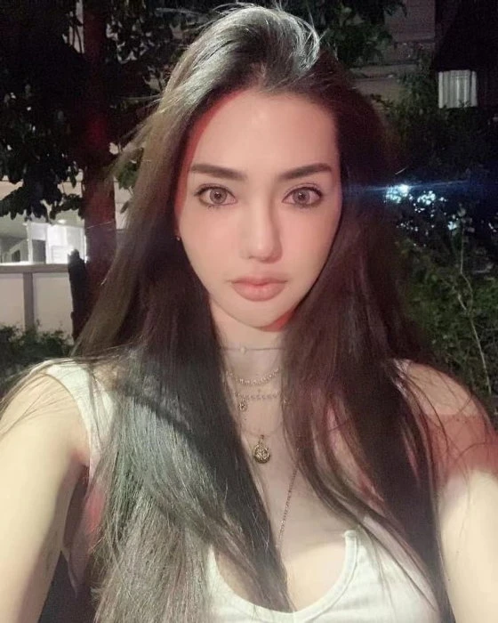 Dora — 6 / 8