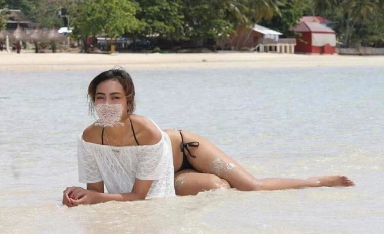 Chloe Kirby — 4 / 6