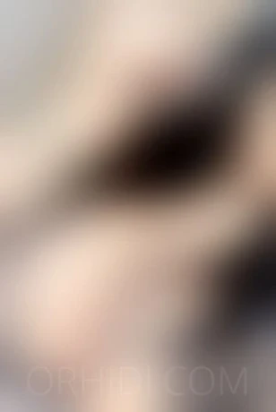 Selena — 4 / 5