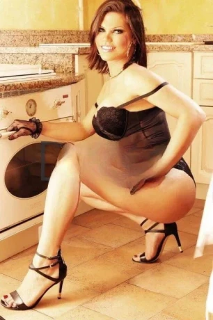 Danielly Colucci — 1 / 12