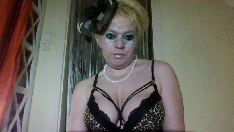 Natalie24 — 29 / 33