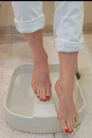 Charmantezertifizierte Massage Therapeutin — 1 / 9