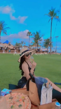 Jasmine Alisya — 1 / 3