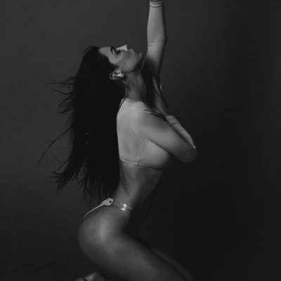 Avril, Escort, Cancún