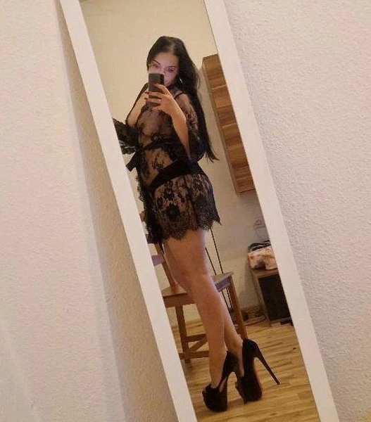 Monika Praller Po Feste Bruste Ganz Privat Neu — 4 / 5