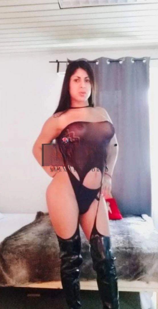 Nicole Miller — 3 / 10