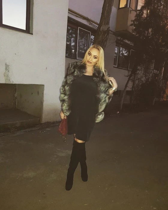 Nicolle — 2 / 3