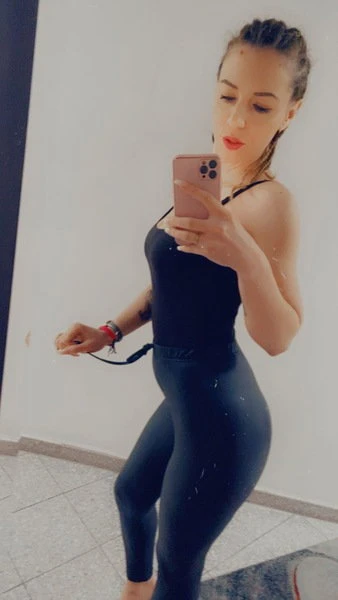 Selena — 2 / 5