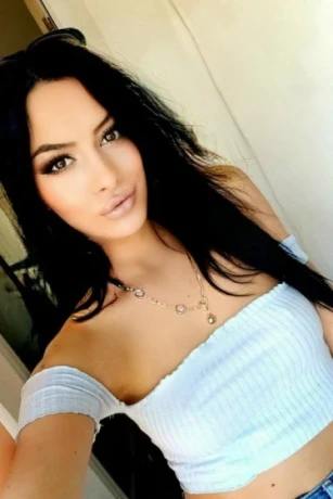 Sarah — 1 / 3