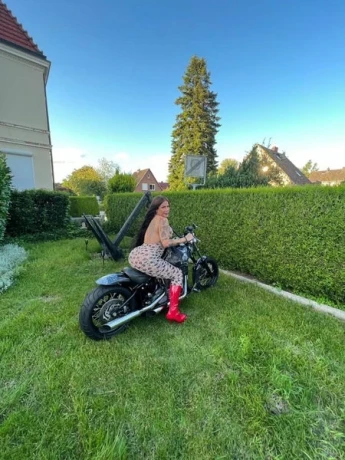 Ts Angela Fox — 2 / 11