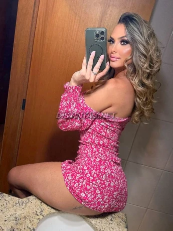 Victoria bettencurtt — 1 / 12