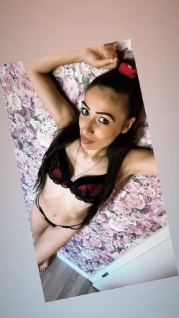 Maya Skinny 18 Zum 1mal Da — 1 / 3