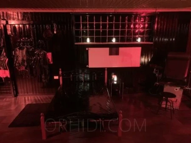 Lady Laura — 9 / 12