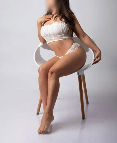 Alana Matos — 4 / 5