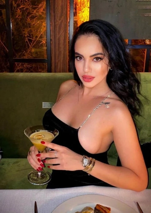 Emma — 2 / 5