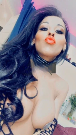 Tayla Lavinsque — 10 / 12