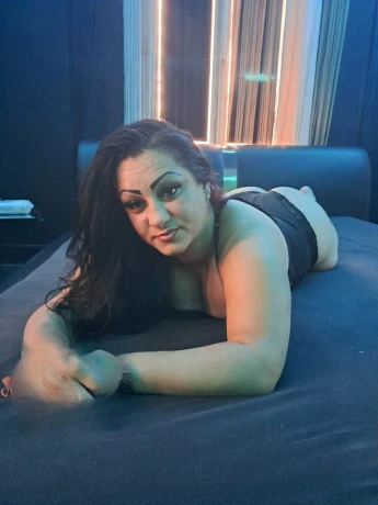 Tifany Heiss Geil Und Sexhungrig — 1 / 2