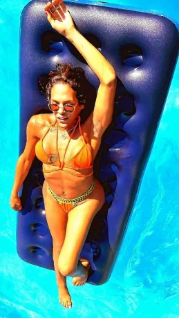 Bella Belluthi — 9 / 12