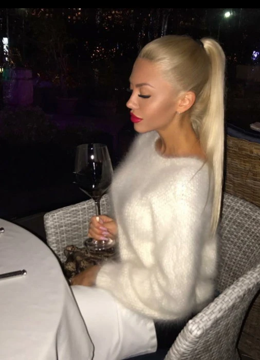 Elina — 2 / 6