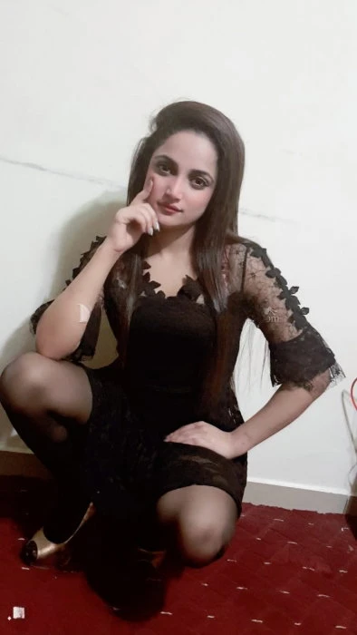 Riya Kapoor — 2 / 3
