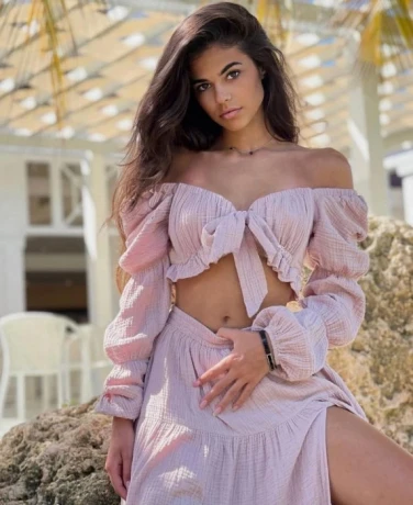 Nina — 1 / 4