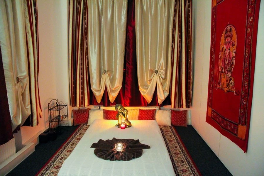 MASSAGE-WELTEN — 7 / 9