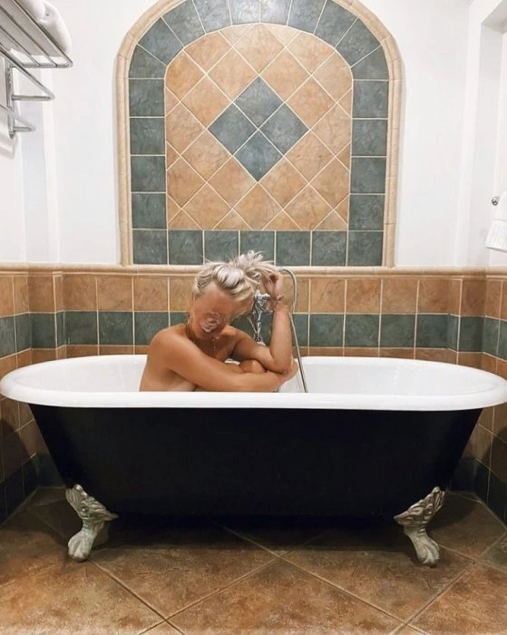 Alina — 2 / 5