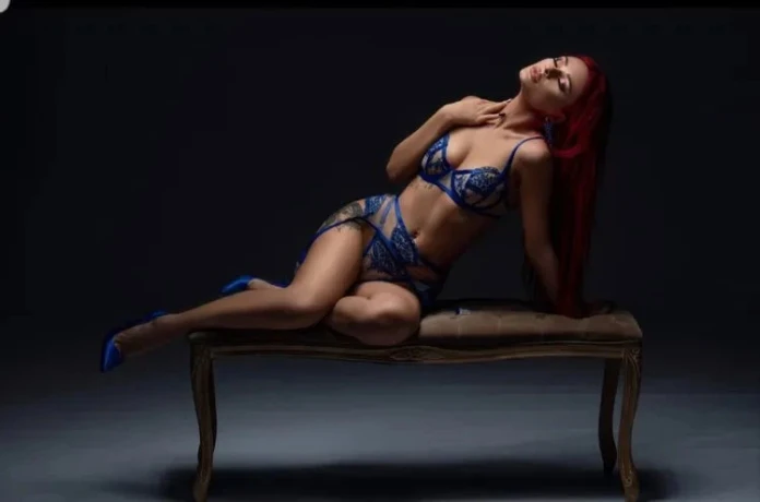 Sexy Delia — 4 / 5