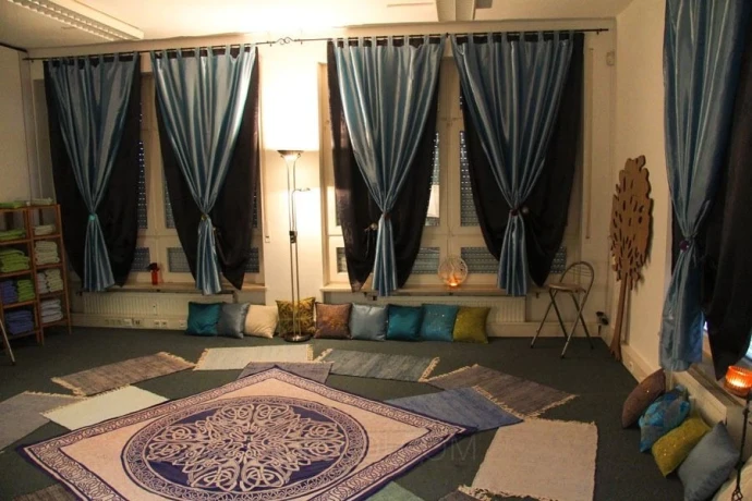 MASSAGE-WELTEN — 1 / 9