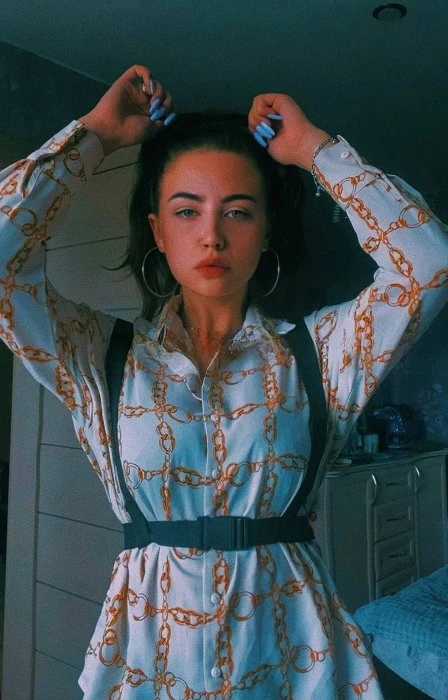 Alexandra — 4 / 7