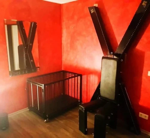 SOPHA - SM Bizarr Dominant — 8 / 11