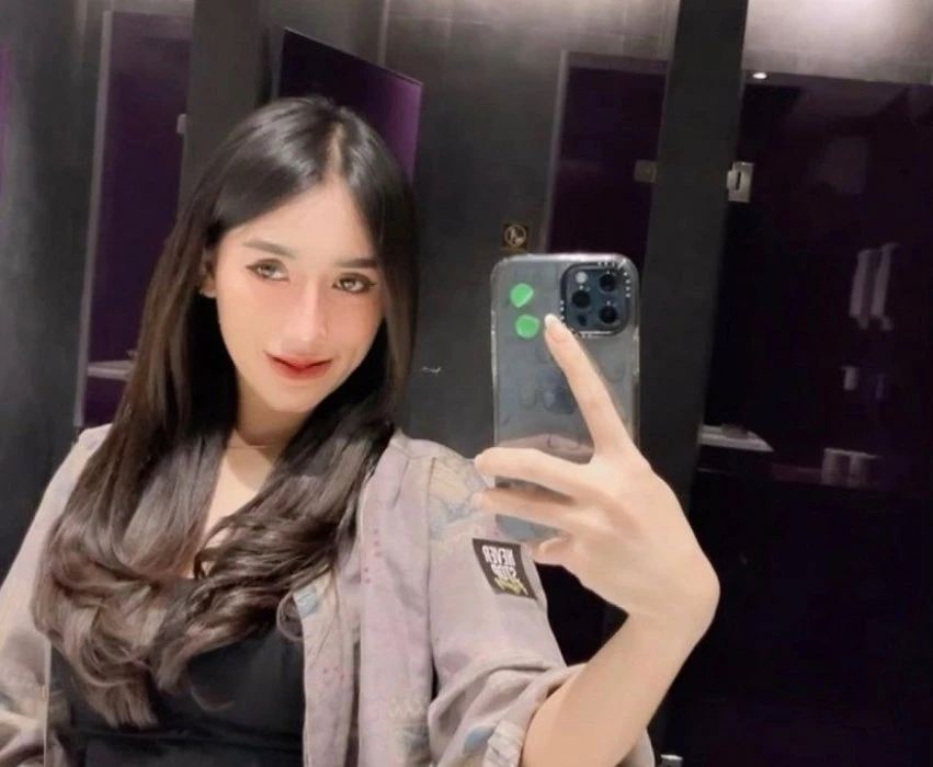 Monica — 2 / 3