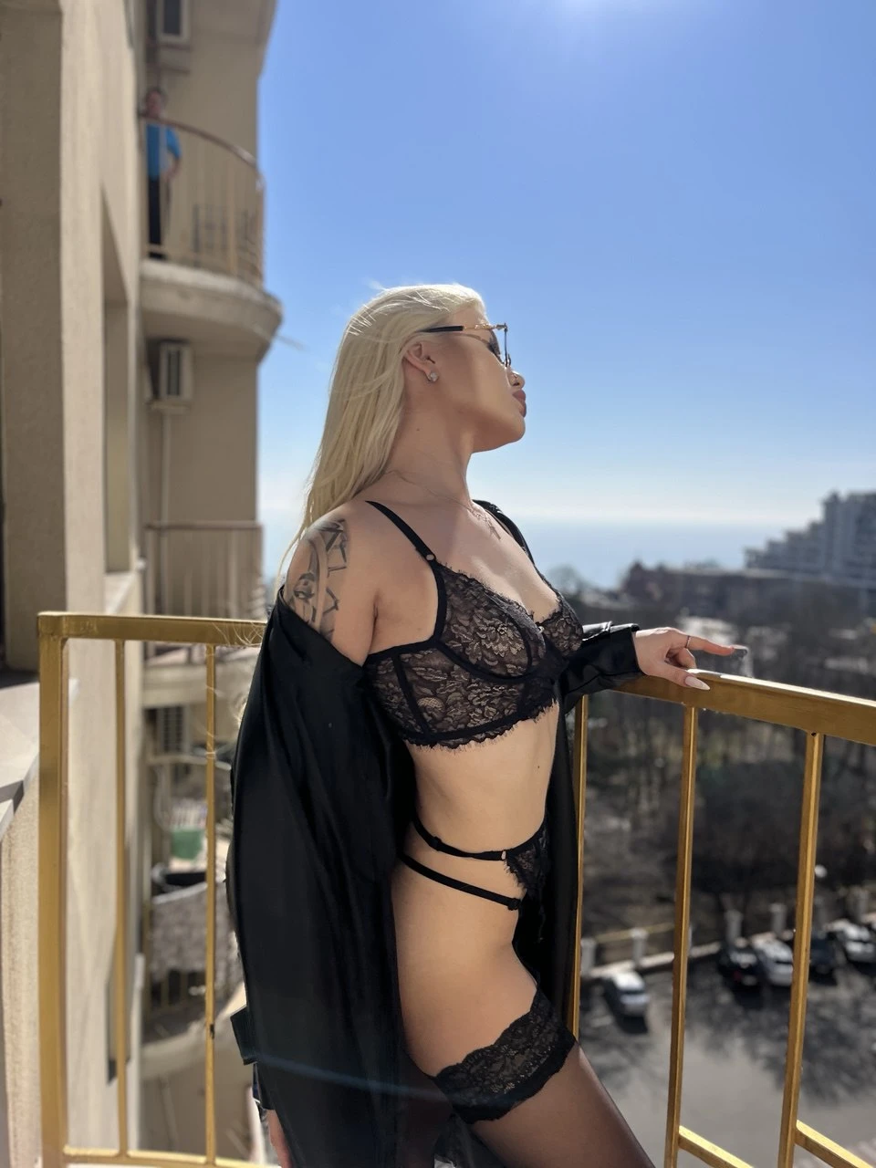 Viktoriya — 2 / 4