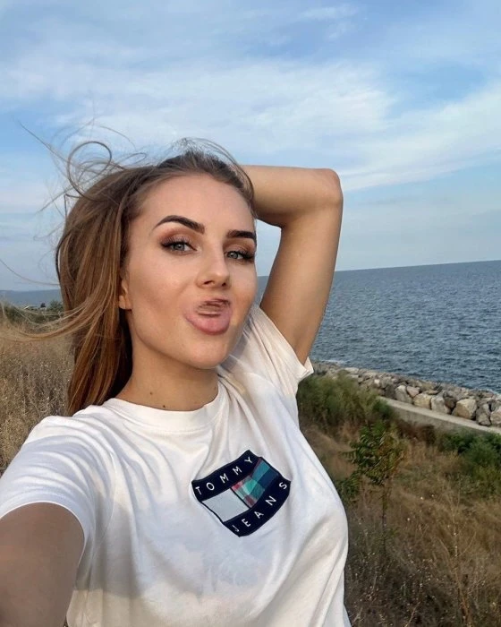 Alina — 2 / 3