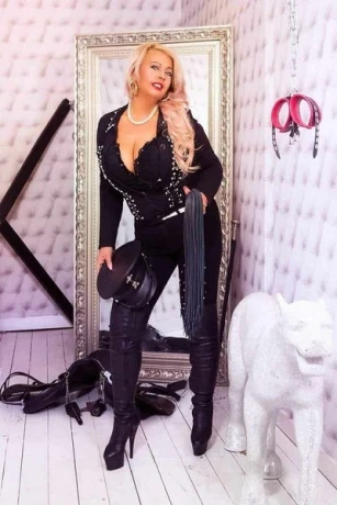 Chrystal Leidenschaftlich Bizarr — 2 / 5