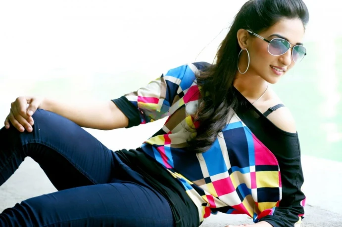 Aeny Indian Model — 1 / 3