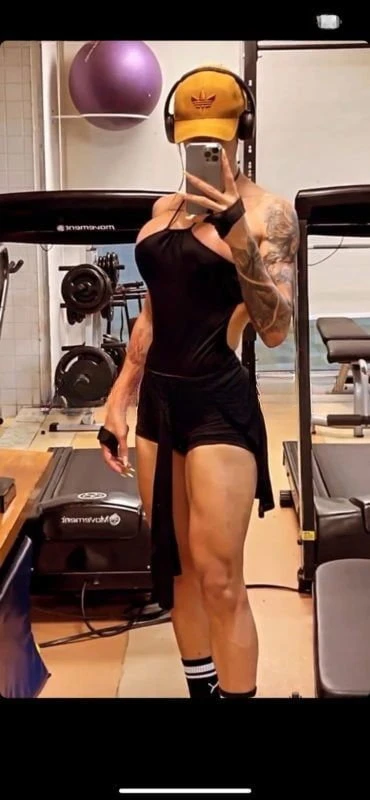 Bianca Andrade — 7 / 12