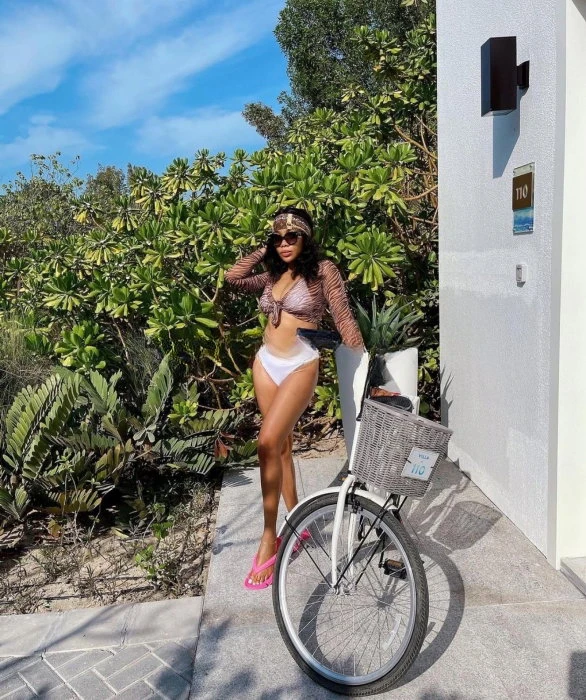 Romany Roee, Escort, Accra
