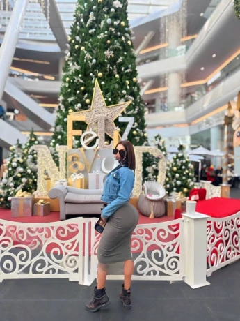 Karlita Real — 5 / 12