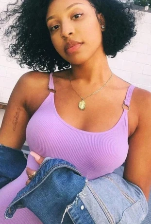 Sexy Caliana — 2 / 5