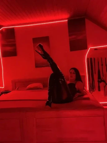 Mistress  Mel — 15 / 23