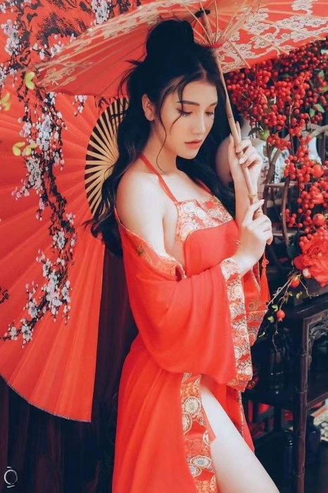 Almira — 2 / 8