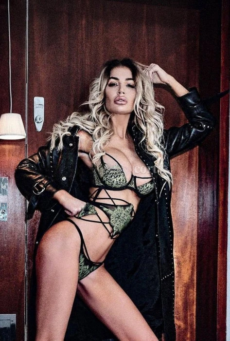 Kristina — 2 / 3